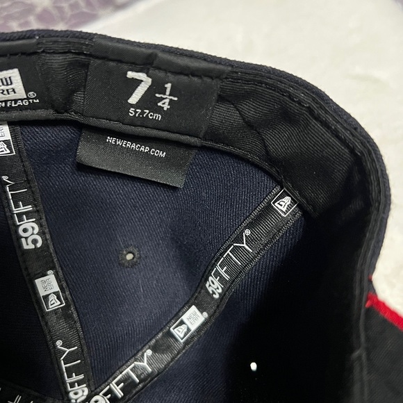 Red and Black Bird Embroidered Cardinals hat - Picture 4 of 4